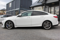 BMW 2シリーズ M235i Xdrive ｸﾞﾗﾝｸｰﾍﾟﾃﾞﾋﾞｭｰP 306馬力 4WD ﾊﾟﾉﾗﾏｻﾝﾙｰﾌ ｼｰﾄﾋｰﾀｰ Mｽﾎﾟｰﾂｼｰﾄ Mｼｰﾄﾍﾞﾙﾄ ｱﾀﾞﾌﾟﾃｨﾌﾞｻｽ 追従ACC LEDﾍｯﾄﾞﾗｲﾄ 専用18AW Mspﾌﾞﾚｰｷ Applecarplay ﾀｯﾁ画面HDDﾅﾋﾞPｱｼｽﾄ ﾜｲﾔﾚｽ充電 2年保証