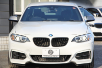 BMW 2シリーズ M235i ｸｰﾍﾟ直6ﾀｰﾎﾞ326馬力 ｱﾀﾞﾌﾟﾃｨﾌﾞMｻｽ 専用ﾌﾞﾚｰｷ Bｶﾒﾗ&ﾘｱ障害物ｿﾅｰ 衝突軽減ﾌﾞﾚｰｷ 車線逸脱警告 歩行者警告 ﾌﾞﾚｰｷ付ｸﾙｺﾝ HDDﾅﾋﾞBluetooth接続 ｽﾏｰﾄｷｰ 18AW ﾊﾟﾄﾞﾙｼﾌﾄ ﾌﾞﾗｯｸｸﾞﾘﾙ 2年保証
