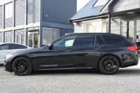 BMW 5シリーズ 523i ﾂｰﾘﾝｸﾞﾌﾞﾗｯｸｱｳﾄ 特別仕様車 HUD ﾊｰﾏﾝｶｰﾄﾞﾝ 追従ACC ｽﾃｱﾘﾝｸﾞｻﾎﾟｰﾄ LEDﾍｯﾄﾞﾗｲﾄ ｵｰﾄﾊｲﾋﾞｰﾑ ﾀｯﾁ画面HDDﾅﾋﾞTV 360度ﾊﾟﾉﾗﾏｶﾒﾗ Pｱｼｽﾄﾌﾟﾗｽ 電動ﾄﾗﾝｸ ﾌﾞﾗｯｸ19AW 液晶ﾒｰﾀｰ ｽﾏｰﾄｷｰ 2年保証