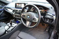 BMW 5シリーズ 523i ﾂｰﾘﾝｸﾞﾌﾞﾗｯｸｱｳﾄ 特別仕様車 HUD ﾊｰﾏﾝｶｰﾄﾞﾝ 追従ACC ｽﾃｱﾘﾝｸﾞｻﾎﾟｰﾄ LEDﾍｯﾄﾞﾗｲﾄ ｵｰﾄﾊｲﾋﾞｰﾑ ﾀｯﾁ画面HDDﾅﾋﾞTV 360度ﾊﾟﾉﾗﾏｶﾒﾗ Pｱｼｽﾄﾌﾟﾗｽ 電動ﾄﾗﾝｸ ﾌﾞﾗｯｸ19AW 液晶ﾒｰﾀｰ ｽﾏｰﾄｷｰ 2年保証