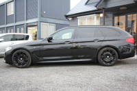 BMW 5シリーズ 523i ﾂｰﾘﾝｸﾞﾌﾞﾗｯｸｱｳﾄ 特別仕様車 HUD ﾊｰﾏﾝｶｰﾄﾞﾝ 追従ACC ｽﾃｱﾘﾝｸﾞｻﾎﾟｰﾄ LEDﾍｯﾄﾞﾗｲﾄ ｵｰﾄﾊｲﾋﾞｰﾑ ﾀｯﾁ画面HDDﾅﾋﾞTV 360度ﾊﾟﾉﾗﾏｶﾒﾗ Pｱｼｽﾄﾌﾟﾗｽ 電動ﾄﾗﾝｸ ﾌﾞﾗｯｸ19AW 液晶ﾒｰﾀｰ ｽﾏｰﾄｷｰ 2年保証