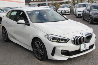 BMW 1シリーズ 118d Mｽﾎﾟｰﾂ ｴﾃﾞｨｼｮﾝｼﾞｮｲﾌﾟﾗｽ ｺﾝﾌｫｰﾄP 1ｵｰﾅ 追従ACC 電動ﾘｱｹﾞｰﾄ idriveﾅﾋﾞｹﾞｰｼｮﾝP BMWﾗｲﾌﾞｺｯｸﾋﾟｯﾄ ｱｯﾌﾟﾙｶｰﾌﾟﾚｲ ﾒﾓﾘｰ付電動ﾊｰﾌﾚｻﾞｰ ｽﾄﾚｰｼﾞﾊﾟｯｹｰｼﾞｲﾙﾐﾎﾞｽﾄﾝﾄﾘﾑ LEDﾍｯﾄﾞﾗｲﾄ Pｱｼｽﾄ 18AW 専用ｴｱﾛ 2年保証