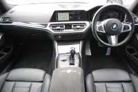 BMW 3シリーズ 330i Mｽﾎﾟｰﾂ ﾃﾞﾋﾞｭｰ&ｺﾝﾌｫｰﾄP 高出力 258馬力 ﾋｰﾀｰ黒革 専用ﾌﾞﾙｰｽﾃｯﾁ HUD 追従ACC ｽﾃｱﾘﾝｸﾞｻﾎﾟｰﾄ Mｽﾎﾟｰﾂﾌﾞﾚｰｷ ﾚｲｽﾞ19AW 3Dﾃﾞｻﾞｲﾝｴｱﾛ LEDﾍｯﾄﾞﾗｲﾄ ｵｰﾄﾊｲﾋﾞｰﾑ 360度ｶﾒﾗ 電動ﾄﾗﾝｸ Hi-fiｽﾋﾟｰｶｰ BMWﾗｲﾌﾞｺｯｸﾋﾟｯﾄ 2年保証