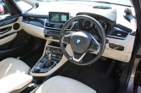 BMW 2シリーズ 218d ｸﾞﾗﾝﾂｱﾗｰ ﾗｸﾞｼﾞｭｱﾘｰ 後期 ﾌｪｲｽﾘﾌﾄ後 3列7人乗り ADｱｸﾃｨﾌﾞｾｰﾌﾃｨ&ｺﾝﾌｫｰﾄP 追従ACC HUD 受注生産OPｵｲｽﾀｰﾚｻﾞｰ 電動ﾄﾗﾝｸ LEDﾍｯﾄﾞﾗｲﾄ ﾒﾓﾘｰ付電動ｼｰﾄ ﾀｯﾁ画面HDDﾅﾋﾞﾊﾟｰｷﾝｸﾞｱｼｽﾄ 2年保証