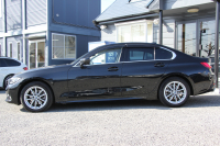 BMW 3シリーズ 320i ﾋﾟｭｱｴﾚｶﾞﾝｽ 首都圏100台限定車 ｳﾞｧｰﾈｽｶﾓｶﾚｻﾞｰ ｼｰﾄﾋｰﾀｰ ﾗﾝﾊﾞｰｻﾎﾟｰﾄ ﾌﾟﾗｽP ｺﾝﾌｫｰﾄP ｽﾃｱﾘﾝｸﾞｻﾎﾟｰﾄ 追従ACC BMWﾗｲﾌﾞｺｯｸﾋﾟｯﾄﾀｯﾁﾊﾟﾈﾙ対応HDDﾅﾋﾞ360度ｶﾒﾗ ﾜｲﾔﾚｽ充電 LEDﾍｯﾄﾞﾗｲﾄ ｵｰﾄﾊｲﾋﾞｰﾑ 電動ﾄﾗﾝｸ 2年保証