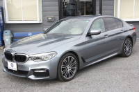 BMW 5シリーズ 530i Mｽﾎﾟｰﾂ 高出力 252馬力 1ｵｰﾅ ｱｲﾎﾞﾘｰﾚｻﾞｰ 全席ﾋｰﾀｰ HUD Mｽﾎﾟｰﾂﾌﾞﾚｰｷ 追従ACC ｽﾃｱﾘﾝｸﾞｻﾎﾟｰﾄ LEDﾍｯﾄﾞﾗｲﾄ ﾊｲﾋﾞｰﾑｱｼｽﾄ ﾀｯﾁ画面HDDﾅﾋﾞTV 360度ｶﾒﾗ Pｱｼｽﾄﾌﾟﾗｽ 電動ﾄﾗﾝｸ 専用ｴｱﾛ ﾊﾟﾄﾞﾙｼﾌﾄ 19AW 2年保証