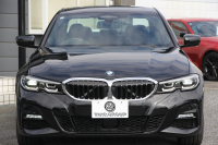 BMW 3シリーズ 320i Mｽﾎﾟｰﾂ ﾃﾞﾋﾞｭｰP ｺﾝﾌｫｰﾄP ﾋｰﾀｰ黒革 ﾌﾞﾙｰｽﾃｯﾁ  HUD 19AW 追従ACC ｽﾃｱﾘﾝｸﾞｻﾎﾟｰﾄ LEDﾍｯﾄﾞﾗｲﾄ ｵｰﾄﾊｲﾋﾞｰﾑ 電動ﾄﾗﾝｸ ｱｯﾌﾟﾙｶｰﾌﾟﾚｲ ﾀｯﾁ画面HDDﾅﾋﾞﾜｲﾔﾚｽ充電 Hi-fiｽﾋﾟｰｶｰ Pｱｼｽﾄ 専用ｴｱﾛ 2年保証