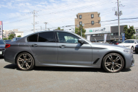 BMW 5シリーズ 523i Mｽﾎﾟｰﾂ ﾊｲﾗｲﾝ ｻﾝﾙｰﾌ 全席ﾋｰﾀｰ黒革 HUD ｼﾞｪｽﾁｬｰｺﾝﾄﾛｰﾙ ﾜｲﾔﾚｽ充電 M550用20AW 追従ACC ｽﾃｱﾘﾝｸﾞｻﾎﾟｰﾄ ﾀｯﾁ画面HDDﾅﾋﾞTV LEDﾍｯﾄﾞﾗｲﾄ ｵｰﾄﾊｲﾋﾞｰﾑ 360度ｶﾒﾗ 電動ﾄﾗﾝｸ 専用ｴｱﾛ ﾊﾟﾄﾞﾙｼﾌﾄ 2年保証