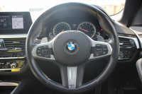 BMW 5シリーズ 523i Mｽﾎﾟｰﾂ ﾊｲﾗｲﾝ ｻﾝﾙｰﾌ 全席ﾋｰﾀｰ黒革 HUD ｼﾞｪｽﾁｬｰｺﾝﾄﾛｰﾙ ﾜｲﾔﾚｽ充電 追従ACC ｽﾃｱﾘﾝｸﾞｻﾎﾟｰﾄ ﾀｯﾁ画面HDDﾅﾋﾞTV LEDﾍｯﾄﾞﾗｲﾄ ｵｰﾄﾊｲﾋﾞｰﾑ 360度ｶﾒﾗ 19AW 電動ﾄﾗﾝｸ 専用ｴｱﾛ ﾊﾟﾄﾞﾙｼﾌﾄ 2年保証