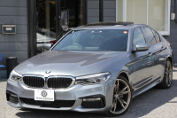 BMW 5シリーズ 523i Mｽﾎﾟｰﾂ ﾊｲﾗｲﾝ ｻﾝﾙｰﾌ 全席ﾋｰﾀｰ黒革 HUD ｼﾞｪｽﾁｬｰｺﾝﾄﾛｰﾙ ﾜｲﾔﾚｽ充電 M550用20AW 追従ACC ｽﾃｱﾘﾝｸﾞｻﾎﾟｰﾄ ﾀｯﾁ画面HDDﾅﾋﾞTV LEDﾍｯﾄﾞﾗｲﾄ ｵｰﾄﾊｲﾋﾞｰﾑ 360度ｶﾒﾗ 電動ﾄﾗﾝｸ 専用ｴｱﾛ ﾊﾟﾄﾞﾙｼﾌﾄ 2年保証