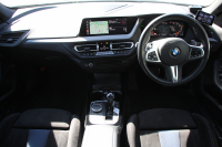 BMW 2シリーズ M235i Xdrive ｸﾞﾗﾝｸｰﾍﾟﾃﾞﾋﾞｭｰ&ｾﾚｸﾄP 306馬力 4WD ｼｰﾄﾋｰﾀｰ Mｽﾎﾟｰﾂｼｰﾄ Mｼｰﾄﾍﾞﾙﾄ ｱﾀﾞﾌﾟﾃｨﾌﾞｻｽ 追従ACC LEDﾍｯﾄﾞﾗｲﾄ 専用18AW Mspﾌﾞﾚｰｷ Applecarplay ﾀｯﾁ画面HDDﾅﾋﾞPｱｼｽﾄ ﾜｲﾔﾚｽ充電 2年保証