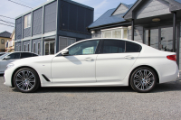 BMW 5シリーズ 523d Mｽﾎﾟｰﾂ ﾊｲﾗｲﾝ 変更後ﾓﾃﾞﾙ 新液晶ﾒｰﾀｰ 全席ﾋｰﾀｰ黒革 HUD LEDﾍｯﾄﾞﾗｲﾄ 追従ACC ｽﾃｱﾘﾝｸﾞｻﾎﾟｰﾄ ｵｰﾄﾊｲﾋﾞｰﾑ ﾀｯﾁ画面HDDﾅﾋﾞﾌﾙｾｸﾞTV 360度ｶﾒﾗ 電動ﾄﾗﾝｸ 専用ｴｱﾛ 19AW ﾊﾟﾄﾞﾙｼﾌﾄ ｱﾝﾋﾞｴﾝﾄﾗｲﾄ 2年保証