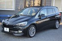 BMW 2シリーズ 218d ｸﾞﾗﾝﾂｱﾗｰ ﾗｸﾞｼﾞｭｱﾘｰ 後期 ﾌｪｲｽﾘﾌﾄ後 3列7人乗 1ｵｰﾅ ADｱｸﾃｨﾌﾞｾｰﾌﾃｨ&ｺﾝﾌｫｰﾄP 追従ACC HUD ﾋｰﾀｰ黒革 電動ﾄﾗﾝｸ ﾌﾘｯﾌﾟﾀﾞｳﾝﾓﾆﾀｰ ﾌﾙｾｸﾞTV LEDﾍｯﾄﾞﾗｲﾄ ﾀｯﾁ画面HDDﾅﾋﾞﾊﾟｰｷﾝｸﾞｱｼｽﾄ 2年保証