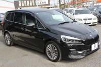 BMW 2シリーズ 218d ｸﾞﾗﾝﾂｱﾗｰ ﾗｸﾞｼﾞｭｱﾘｰ 後期 ﾌｪｲｽﾘﾌﾄ後 3列7人乗 1ｵｰﾅ ADｱｸﾃｨﾌﾞｾｰﾌﾃｨ&ｺﾝﾌｫｰﾄP 追従ACC HUD ﾋｰﾀｰ黒革 電動ﾄﾗﾝｸ ﾌﾘｯﾌﾟﾀﾞｳﾝﾓﾆﾀｰ ﾌﾙｾｸﾞTV LEDﾍｯﾄﾞﾗｲﾄ ﾀｯﾁ画面HDDﾅﾋﾞﾊﾟｰｷﾝｸﾞｱｼｽﾄ 2年保証