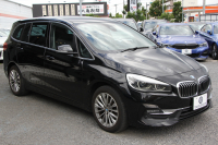 BMW 2シリーズ 218d ｸﾞﾗﾝﾂｱﾗｰ ﾗｸﾞｼﾞｭｱﾘｰ 後期 1ｵｰﾅ ﾌｪｲｽﾘﾌﾄ後 3列7人乗 ADｱｸﾃｨﾌﾞｾｰﾌﾃｨ&ｺﾝﾌｫｰﾄP 追従ACC HUD ﾋｰﾀｰ黒革 電動ﾄﾗﾝｸ LEDﾍｯﾄﾞﾗｲﾄ ﾀｯﾁ画面HDDﾅﾋﾞﾊﾟｰｷﾝｸﾞｱｼｽﾄ 衝突軽減ﾌﾞﾚｰｷ 車線逸脱警告 歩行者警告 2年保証