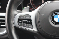 BMW 3シリーズ 320i Mｽﾎﾟｰﾂ ﾃﾞﾋﾞｭｰP ｺﾝﾌｫｰﾄP 真珠色 ﾋｰﾀｰ黒革 専用ﾌﾞﾙｰｽﾃｯﾁ 19AW 追従ACC Mﾊﾟﾌｫｰﾏﾝｽﾘｯﾌﾟｽﾎﾟｲﾗｰ&ﾌﾞﾗｯｸｸﾞﾘﾙ ｽﾃｱﾘﾝｸﾞｻﾎﾟｰﾄ LEDﾍｯﾄﾞﾗｲﾄ 電動ﾄﾗﾝｸ ｱｯﾌﾟﾙｶｰﾌﾟﾚｲ ﾀｯﾁ画面HDDﾅﾋﾞﾜｲﾔﾚｽ充電 Pｱｼｽﾄ 2年保証