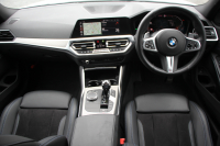 BMW 3シリーズ 320i Mｽﾎﾟｰﾂ ｺﾝﾌｫｰﾄP ｼｰﾄﾋｰﾀｰ ｵﾌﾟｼｮﾝ19AW 追従ACC ｽﾃｱﾘﾝｸﾞｻﾎﾟｰﾄ BMWﾗｲﾌﾞｺｯｸﾋﾟｯﾄﾞLEDﾍｯﾄﾞﾗｲﾄ ｵｰﾄﾊｲﾋﾞｰﾑ ﾜｲﾔﾚｽ充電 ﾊｰﾌﾚｻﾞｰ電動ｼｰﾄ 電動ﾄﾗﾝｸ 3ｿﾞｰﾝｴｱｺﾝ ｱｯﾌﾟﾙｶｰﾌﾟﾚｲ ﾀｯﾁ画面HDDﾅﾋﾞ2年保証