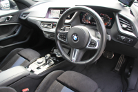 BMW 1シリーズ M135i Xdrive ﾃﾞﾋﾞｭｰP ｺﾝﾌｫｰﾄP 4WD 306馬力 Mｽﾎﾟｰﾂｼｰﾄ ｱﾀﾞﾌﾟﾃｨﾌﾞｻｽ Mｼｰﾄﾍﾞﾙﾄ ｼｰﾄﾋｰﾀｰ BMWﾗｲﾌﾞｺｯｸﾋﾟｯﾄ 追従ACC 電動ﾄﾗﾝｸ ｱｯﾌﾟﾙｶｰﾌﾟﾚｲ 純正HDDﾅﾋﾞPｱｼｽﾄ LEDﾍｯﾄﾞﾗｲﾄ ﾚｰﾝC警告 衝突軽減ﾌﾞﾚｰｷ 2年保証