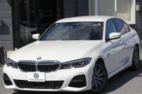 BMW 3シリーズ 320i Mｽﾎﾟｰﾂ ﾊｲﾗｲﾝ ｺﾝﾌｫｰﾄP ﾋｰﾀｰ黒革 360度ｶﾒﾗ 電動ﾄﾗﾝｸ Hi-fiｽﾋﾟｰｶｰ 追従ACC ｽﾃｱﾘﾝｸﾞｻﾎﾟｰﾄ ﾀｯﾁ画面HDDﾅﾋﾞｱｯﾌﾟﾙｶｰﾌﾟﾚｲ LEDﾍｯﾄﾞﾗｲﾄ ｵｰﾄﾊｲﾋﾞｰﾑ 専用ｴｱﾛ ﾜｲﾔﾚｽ充電 Pｱｼｽﾄﾌﾟﾗｽ PDC緊急ﾌﾞﾚｰｷ 2年保証