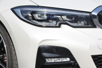 BMW 3シリーズ 320d Xdrive Mｽﾎﾟｰﾂ ﾃﾞﾋﾞｭｰP ｺﾝﾌｫｰﾄP 4WD 真珠色 1ｵｰﾅ ﾋｰﾀｰ黒革 専用ﾌﾞﾙｰｽﾃｯﾁ 19AW LEDﾍｯﾄﾞﾗｲﾄ 追従ACC ｽﾃｱﾘﾝｸﾞｻﾎﾟｰﾄ ｱｯﾌﾟﾙｶｰﾌﾟﾚｲ ﾀｯﾁ画面HDDﾅﾋﾞBMWﾗｲﾌﾞｺｯｸﾋﾟｯﾄﾞ電動ﾄﾗﾝｸ Hi-fiｽﾋﾟｰｶｰ ｱﾝﾋﾞｴﾝﾝﾄﾗｲﾄ 2年保証