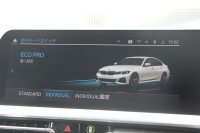 BMW 3シリーズ 320d Xdrive Mｽﾎﾟｰﾂ ﾃﾞﾋﾞｭｰP ｺﾝﾌｫｰﾄP 4WD 真珠色 1ｵｰﾅ ﾋｰﾀｰ黒革 専用ﾌﾞﾙｰｽﾃｯﾁ 19AW LEDﾍｯﾄﾞﾗｲﾄ 追従ACC ｽﾃｱﾘﾝｸﾞｻﾎﾟｰﾄ ｱｯﾌﾟﾙｶｰﾌﾟﾚｲ ﾀｯﾁ画面HDDﾅﾋﾞBMWﾗｲﾌﾞｺｯｸﾋﾟｯﾄﾞ電動ﾄﾗﾝｸ Hi-fiｽﾋﾟｰｶｰ ｱﾝﾋﾞｴﾝﾝﾄﾗｲﾄ 2年保証