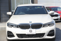 BMW 3シリーズ 320d Xdrive Mｽﾎﾟｰﾂ ﾃﾞﾋﾞｭｰP ｺﾝﾌｫｰﾄP 4WD 真珠色 1ｵｰﾅ ﾋｰﾀｰ黒革 専用ﾌﾞﾙｰｽﾃｯﾁ 19AW LEDﾍｯﾄﾞﾗｲﾄ 追従ACC ｽﾃｱﾘﾝｸﾞｻﾎﾟｰﾄ ｱｯﾌﾟﾙｶｰﾌﾟﾚｲ ﾀｯﾁ画面HDDﾅﾋﾞBMWﾗｲﾌﾞｺｯｸﾋﾟｯﾄﾞ電動ﾄﾗﾝｸ Hi-fiｽﾋﾟｰｶｰ ｱﾝﾋﾞｴﾝﾝﾄﾗｲﾄ 2年保証