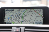 BMW 2シリーズ M235i ｸｰﾍﾟ直6ﾀｰﾎﾞ326馬力 ｱﾀﾞﾌﾟﾃｨﾌﾞMｻｽ 専用ﾌﾞﾚｰｷ ﾊｰﾏﾝｶｰﾄﾞﾝ Bｶﾒﾗ&ﾘｱ障害物ｿﾅｰ 衝突軽減ﾌﾞﾚｰｷ 車線逸脱警告 歩行者警告 ﾌﾞﾚｰｷ付ｸﾙｺﾝ 左右独立ｵｰﾄｴｱｺﾝ HDDﾅﾋﾞBluetooth接続 18AW ﾊﾟﾄﾞﾙｼﾌﾄ 2年保証