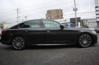 BMW 5シリーズ 530i Mｽﾎﾟｰﾂ ｺﾝﾌｫｰﾄP ｲﾉﾍﾞｰｼｮﾝP 252馬力 ﾏｯｻｰｼﾞﾍﾞﾝﾁﾚｰｼｮﾝ 全席ﾋｰﾀｰ黒革 ｺﾝﾌｫｰﾄｼｰﾄ ﾃﾞｨｽﾌﾟﾚｲｷｰ ﾘﾓｰﾄP ｼﾞｪｽﾁｬｰC HUD 追従ACC 液晶ﾒｰﾀｰ ﾀｯﾁ画面HDDﾅﾋﾞTV 360度ｶﾒﾗ 電動ﾄﾗﾝｸ LEDﾍｯﾄﾞﾗｲﾄ ｵｰﾄﾊｲﾋﾞｰﾑ 2年保証