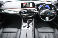 BMW 5シリーズ 530i Mｽﾎﾟｰﾂ ｺﾝﾌｫｰﾄP ｲﾉﾍﾞｰｼｮﾝP 252馬力 ﾏｯｻｰｼﾞﾍﾞﾝﾁﾚｰｼｮﾝ 全席ﾋｰﾀｰ黒革 ｺﾝﾌｫｰﾄｼｰﾄ ﾃﾞｨｽﾌﾟﾚｲｷｰ ﾘﾓｰﾄP ｼﾞｪｽﾁｬｰC HUD 追従ACC 液晶ﾒｰﾀｰ ﾀｯﾁ画面HDDﾅﾋﾞTV 360度ｶﾒﾗ 電動ﾄﾗﾝｸ LEDﾍｯﾄﾞﾗｲﾄ ｵｰﾄﾊｲﾋﾞｰﾑ 2年保証