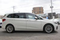 BMW 2シリーズ 218d Xﾄﾞﾗｲﾌﾞ ｸﾞﾗﾝﾂｱﾗｰ ﾗｸﾞｼﾞｭｱﾘｰ 後期 4WD 真珠 ﾌｪｲｽﾘﾌﾄ後 3列7人乗 ADｱｸﾃｨﾌﾞｾｰﾌﾃｨ&ｺﾝﾌｫｰﾄP 追従ACC HUD ﾋｰﾀｰ黒革 電動ﾄﾗﾝｸ LEDﾍｯﾄﾞﾗｲﾄ ﾀｯﾁ画面HDDﾅﾋﾞﾊﾟｰｷﾝｸﾞｱｼｽﾄ 衝突軽減ﾌﾞﾚｰｷ 車線逸脱警告 歩行者警告 2年保証