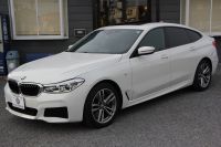 BMW 6シリーズ 630i ｸﾞﾗﾝﾂｰﾘｽﾓ Mｽﾎﾟｰﾂ ｾﾚｸﾄP  ﾊﾟﾉﾗﾏｻﾝﾙｰﾌ 全席ﾋｰﾀｰ黒革 ﾘｱｼｰﾄ電動可倒調整 Harman/Kardon 追従ACC HUD LEDﾍｯﾄﾞﾗｲﾄ 4ｿﾞｰﾝAC 360度ｶﾒﾗ ﾀｯﾁ画面HDDﾅﾋﾞｼﾞｪｽﾁｬｰC ﾜｲﾔﾚｽ充電 ﾌﾙｾｸﾞTV LCW  ｲﾝﾃﾘｾｰﾌ 2年保証