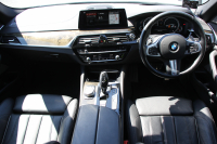 BMW 5シリーズ 530i ﾂｰﾘﾝｸﾞMｽﾎﾟｰﾂ 252馬力 ﾊﾟﾉﾗﾏｻﾝﾙｰﾌ ﾊｰﾏﾝｶｰﾄﾞﾝ 4ｿﾞｰﾝｴｱｺﾝ 全席ﾋｰﾀｰ黒革 HUD 追従ACC ｽﾃｱﾘﾝｸﾞｻﾎﾟｰﾄ 液晶ﾒｰﾀｰ ﾀｯﾁ画面HDDﾅﾋﾞTV 360度ｶﾒﾗ LEDﾍｯﾄﾞﾗｲﾄ ｵｰﾄﾊｲﾋﾞｰﾑ Mspﾌﾞﾚｰｷ 電動Rｹﾞｰﾄ 2年保証