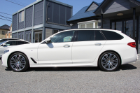 BMW 5シリーズ 530i ﾂｰﾘﾝｸﾞMｽﾎﾟｰﾂ 252馬力 ﾊﾟﾉﾗﾏｻﾝﾙｰﾌ ﾊｰﾏﾝｶｰﾄﾞﾝ 4ｿﾞｰﾝｴｱｺﾝ 全席ﾋｰﾀｰ黒革 HUD 追従ACC ｽﾃｱﾘﾝｸﾞｻﾎﾟｰﾄ 液晶ﾒｰﾀｰ ﾀｯﾁ画面HDDﾅﾋﾞTV 360度ｶﾒﾗ LEDﾍｯﾄﾞﾗｲﾄ ｵｰﾄﾊｲﾋﾞｰﾑ Mspﾌﾞﾚｰｷ 電動Rｹﾞｰﾄ 2年保証
