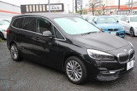 BMW 2シリーズ 218d ｸﾞﾗﾝﾂｱﾗｰ ﾗｸﾞｼﾞｭｱﾘｰ 後期 ﾌｪｲｽﾘﾌﾄ後 3列7人乗 ADｱｸﾃｨﾌﾞｾｰﾌﾃｨ&ｺﾝﾌｫｰﾄP 追従ACC HUD ﾋｰﾀｰ黒革 電動ﾄﾗﾝｸ LEDﾍｯﾄﾞﾗｲﾄ ﾀｯﾁ画面HDDﾅﾋﾞﾊﾟｰｷﾝｸﾞｱｼｽﾄ 衝突軽減ﾌﾞﾚｰｷ 車線逸脱警告 歩行者警告 2年保証