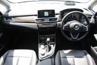 BMW 2シリーズ 218d ｸﾞﾗﾝﾂｱﾗｰ ﾗｸﾞｼﾞｭｱﾘｰ 後期 ﾌｪｲｽﾘﾌﾄ後 3列7人乗 ADｱｸﾃｨﾌﾞｾｰﾌﾃｨ&ｺﾝﾌｫｰﾄP 追従ACC HUD ﾋｰﾀｰ黒革 電動ﾄﾗﾝｸ LEDﾍｯﾄﾞﾗｲﾄ ﾀｯﾁ画面HDDﾅﾋﾞﾊﾟｰｷﾝｸﾞｱｼｽﾄ 衝突軽減ﾌﾞﾚｰｷ 車線逸脱警告 歩行者警告 2年保証