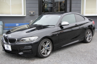 BMW 2シリーズ M240i ｸｰﾍﾟ後期 1ｵｰﾅ ﾌｪｲｽﾘﾌﾄ後 B58新ｴﾝｼﾞﾝ 340馬力 ｼｰﾄﾋｰﾀｰ LEDﾍｯﾄﾞﾗｲﾄ LEDﾃｰﾙ ｱﾀﾞﾌﾟﾃｨﾌﾞMｻｽ ﾀｯﾁ画面HDDﾅﾋﾞPｱｼｽﾄ ﾊﾟﾄﾞﾙｼﾌﾄ 8速AT 18AW ﾌﾞﾚｰｷ付ｸﾙｺﾝ 衝突軽減ﾌﾞﾚｰｷ 車線逸脱警告 歩行者警告 2年保証