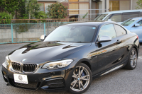 BMW 2シリーズ M240i ｸｰﾍﾟ後期 1ｵｰﾅ ﾌｪｲｽﾘﾌﾄ後 B58新ｴﾝｼﾞﾝ 340馬力 ｼｰﾄﾋｰﾀｰ LEDﾍｯﾄﾞﾗｲﾄ LEDﾃｰﾙ ｱﾀﾞﾌﾟﾃｨﾌﾞMｻｽ ﾀｯﾁ画面HDDﾅﾋﾞPｱｼｽﾄ ﾊﾟﾄﾞﾙｼﾌﾄ 8速AT 18AW ﾌﾞﾚｰｷ付ｸﾙｺﾝ 衝突軽減ﾌﾞﾚｰｷ 車線逸脱警告 歩行者警告 2年保証