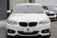 BMW 2シリーズ 220i ｸｰﾍﾟMｽﾎﾟｰﾂ 後期ﾓﾃﾞﾙ ｺｰﾗﾙﾚｯﾄﾞﾚｻﾞｰ ｼｰﾄﾋｰﾀｰ 追従ACC LEDﾍｯﾄﾞﾗｲﾄ&ﾃｰﾙ ｵﾌﾟｼｮﾝ18AW ﾀｯﾁ画面HDDﾅﾋﾞPｱｼｽﾄ ｵｰﾄｴｱｺﾝ 衝突軽減ﾌﾞﾚｰｷ 車線逸脱警告 歩行者警告 専用ｴｱﾛ Bluetooth接続 2年保証