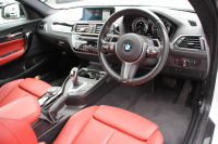 BMW 2シリーズ 220i ｸｰﾍﾟMｽﾎﾟｰﾂ 後期ﾓﾃﾞﾙ ｺｰﾗﾙﾚｯﾄﾞﾚｻﾞｰ ｼｰﾄﾋｰﾀｰ 追従ACC LEDﾍｯﾄﾞﾗｲﾄ&ﾃｰﾙ ｵﾌﾟｼｮﾝ18AW ﾀｯﾁ画面HDDﾅﾋﾞPｱｼｽﾄ ｵｰﾄｴｱｺﾝ 衝突軽減ﾌﾞﾚｰｷ 車線逸脱警告 歩行者警告 専用ｴｱﾛ Bluetooth接続 2年保証