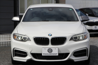 BMW 2シリーズ M235i ｸｰﾍﾟ直6ﾀｰﾎﾞ326馬力 ｱﾀﾞﾌﾟﾃｨﾌﾞMｻｽ 専用ﾌﾞﾚｰｷ Bｶﾒﾗ&ﾘｱ障害物ｿﾅｰ 衝突軽減ﾌﾞﾚｰｷ 車線逸脱警告 歩行者警告 ﾌﾞﾚｰｷ付ｸﾙｺﾝ 左右独立ｵｰﾄｴｱｺﾝ HDDﾅﾋﾞBluetooth接続 18AW ﾊﾟﾄﾞﾙｼﾌﾄ 2年保証