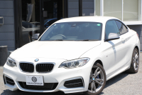 BMW 2シリーズ M235i ｸｰﾍﾟ直6ﾀｰﾎﾞ326馬力 ｱﾀﾞﾌﾟﾃｨﾌﾞMｻｽ 専用ﾌﾞﾚｰｷ Bｶﾒﾗ&ﾘｱ障害物ｿﾅｰ 衝突軽減ﾌﾞﾚｰｷ 車線逸脱警告 歩行者警告 ﾌﾞﾚｰｷ付ｸﾙｺﾝ 左右独立ｵｰﾄｴｱｺﾝ HDDﾅﾋﾞBluetooth接続 18AW ﾊﾟﾄﾞﾙｼﾌﾄ 2年保証