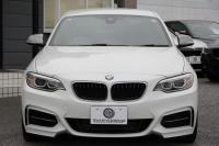 BMW 2シリーズ M235i ｸｰﾍﾟ直6ﾀｰﾎﾞ326馬力 ｱﾀﾞﾌﾟﾃｨﾌﾞMｻｽ 専用ﾌﾞﾚｰｷ Bｶﾒﾗ&ﾘｱ障害物ｿﾅｰ 衝突軽減ﾌﾞﾚｰｷ 車線逸脱警告 歩行者警告 ﾌﾞﾚｰｷ付ｸﾙｺﾝ 左右独立ｵｰﾄｴｱｺﾝ HDDﾅﾋﾞBluetooth接続 18AW ﾊﾟﾄﾞﾙｼﾌﾄ 2年保証