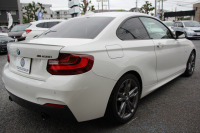 BMW 2シリーズ M235i ｸｰﾍﾟ直6ﾀｰﾎﾞ326馬力 ｱﾀﾞﾌﾟﾃｨﾌﾞMｻｽ 専用ﾌﾞﾚｰｷ Bｶﾒﾗ&ﾘｱ障害物ｿﾅｰ 衝突軽減ﾌﾞﾚｰｷ 車線逸脱警告 歩行者警告 ﾌﾞﾚｰｷ付ｸﾙｺﾝ 左右独立ｵｰﾄｴｱｺﾝ HDDﾅﾋﾞBluetooth接続 18AW ﾊﾟﾄﾞﾙｼﾌﾄ 2年保証