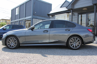 BMW 3シリーズ 330i Mｽﾎﾟｰﾂ ｺﾝﾌｫｰﾄP ☆GW期間中限定掲載☆高出力 258馬力 追従ACC 渋滞時ﾊﾝｽﾞｵﾌ 360度ｶﾒﾗ Pｱｼｽﾄﾌﾟﾗｽ LEDﾍｯﾄﾞﾗｲﾄ ｵｰﾄﾊｲﾋﾞｰﾑ Mｽﾎﾟｰﾂﾌﾞﾚｰｷ ｼｰﾄﾋｰﾀｰ ﾀｯﾁ画面HDDﾅﾋﾞｱｯﾌﾟﾙｶｰﾌﾟﾚｲ 電動ﾄﾗﾝｸ ﾜｲﾔﾚｽ充電 2年保証