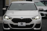 BMW 2シリーズ M235i Xdrive ｸﾞﾗﾝｸｰﾍﾟｾﾚｸﾄP 306馬力 4WD ｼｰﾄﾋｰﾀｰ Mｽﾎﾟｰﾂｼｰﾄ Mｼｰﾄﾍﾞﾙﾄ ｱﾀﾞﾌﾟﾃｨﾌﾞｻｽ Hifiｽﾋﾟｰｶｰ 追従ACC LEDﾍｯﾄﾞﾗｲﾄ 専用18AW Mspﾌﾞﾚｰｷ Applecarplay ﾀｯﾁ画面HDDﾅﾋﾞPｱｼｽﾄ ﾜｲﾔﾚｽ充電 2年保証