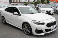 BMW 2シリーズ M235i Xdrive ｸﾞﾗﾝｸｰﾍﾟｾﾚｸﾄP 306馬力 4WD ｼｰﾄﾋｰﾀｰ Mｽﾎﾟｰﾂｼｰﾄ Mｼｰﾄﾍﾞﾙﾄ ｱﾀﾞﾌﾟﾃｨﾌﾞｻｽ Hifiｽﾋﾟｰｶｰ 追従ACC LEDﾍｯﾄﾞﾗｲﾄ 専用18AW Mspﾌﾞﾚｰｷ Applecarplay ﾀｯﾁ画面HDDﾅﾋﾞPｱｼｽﾄ ﾜｲﾔﾚｽ充電 2年保証