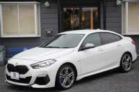 BMW 2シリーズ M235i Xdrive ｸﾞﾗﾝｸｰﾍﾟｾﾚｸﾄP 306馬力 4WD ｼｰﾄﾋｰﾀｰ Mｽﾎﾟｰﾂｼｰﾄ Mｼｰﾄﾍﾞﾙﾄ ｱﾀﾞﾌﾟﾃｨﾌﾞｻｽ Hifiｽﾋﾟｰｶｰ 追従ACC LEDﾍｯﾄﾞﾗｲﾄ 専用18AW Mspﾌﾞﾚｰｷ Applecarplay ﾀｯﾁ画面HDDﾅﾋﾞPｱｼｽﾄ ﾜｲﾔﾚｽ充電 2年保証