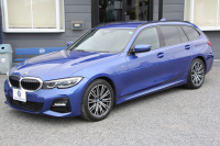 BMW 3シリーズ 320d Xdrive ﾂｰﾘﾝｸﾞMｽﾎﾟｰﾂ ｺﾝﾌｫｰﾄP 追従ACC 渋滞ﾊﾝｽﾞｵﾌ ｼｰﾄﾋｰﾀｰ LEDﾍｯﾄﾞﾗｲﾄ ｵｰﾄﾊｲﾋﾞｰﾑ ｱｯﾌﾟﾙｶｰﾌﾟﾚｲ ﾌﾙｾｸﾞTV ﾀｯﾁ画面HDDﾅﾋﾞPｱｼｽﾄ 専用ｴｱﾛ ﾊﾟﾄﾞﾙｼﾌﾄ 電動ﾄﾗﾝｸ ﾊｰﾌﾚｻﾞｰ 2年保証