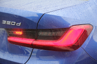 BMW 3シリーズ 320d Xdrive Mｽﾎﾟｰﾂ ﾃﾞﾋﾞｭｰP ｺﾝﾌｫｰﾄP 4WD ﾋｰﾀｰ黒革 専用ﾌﾞﾙｰｽﾃｯﾁ 19AW LEDﾍｯﾄﾞﾗｲﾄ 追従ACC ｽﾃｱﾘﾝｸﾞｻﾎﾟｰﾄ ｱｯﾌﾟﾙｶｰﾌﾟﾚｲ ﾀｯﾁ画面HDDﾅﾋﾞBMWﾗｲﾌﾞｺｯｸﾋﾟｯﾄﾞ電動ﾘｱｹﾞｰﾄ Hi-fiｽﾋﾟｰｶｰ ｱﾝﾋﾞｴﾝﾝﾄﾗｲﾄ 2年保証