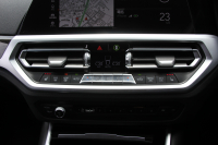 BMW 3シリーズ 320d Xdrive Mｽﾎﾟｰﾂ ﾃﾞﾋﾞｭｰP ｺﾝﾌｫｰﾄP 4WD ﾋｰﾀｰ黒革 専用ﾌﾞﾙｰｽﾃｯﾁ 19AW LEDﾍｯﾄﾞﾗｲﾄ 追従ACC ｽﾃｱﾘﾝｸﾞｻﾎﾟｰﾄ ｱｯﾌﾟﾙｶｰﾌﾟﾚｲ ﾀｯﾁ画面HDDﾅﾋﾞBMWﾗｲﾌﾞｺｯｸﾋﾟｯﾄﾞ電動ﾄﾗﾝｸ Hi-fiｽﾋﾟｰｶｰ ｱﾝﾋﾞｴﾝﾝﾄﾗｲﾄ 2年保証